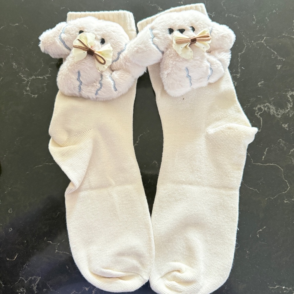 Source Unknown Cream Bear Socks